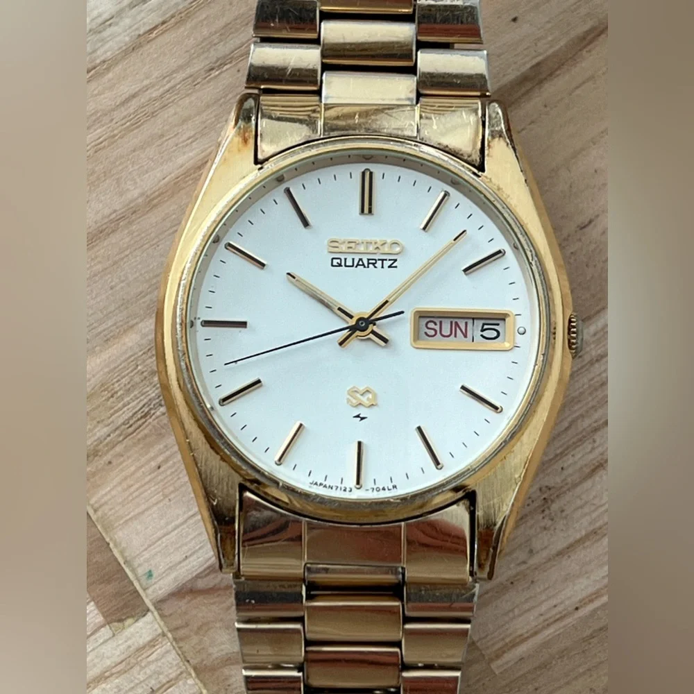 Seiko SQ Vintage Men’s Watch Silvery White Dial Gold-Tone Bracelet Date Window
